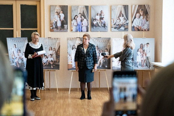 В Тейкове открылась фотовыставка «Большая семья» (6+)